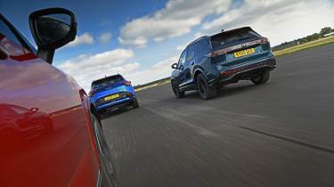 Kia Sportage, Nissan Qashqai и Volkswagen Tiguan сзади